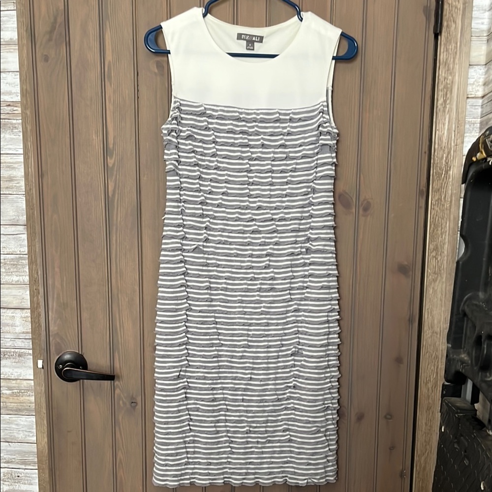 Roz & Ali Black and White Sleeveless Sheath Dress
